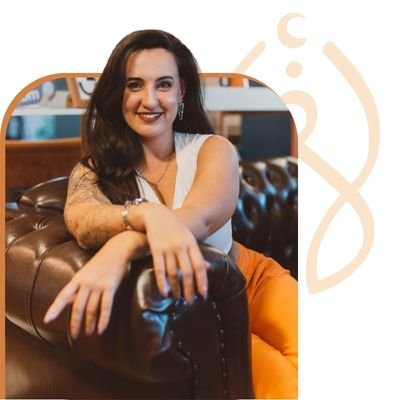 Maite-Ferreira-psicóloga-clínica-psicologa-online-foto-home-mulher-branca-mulher-morena-de-cabelos-pretos-foto-sobre-moldura