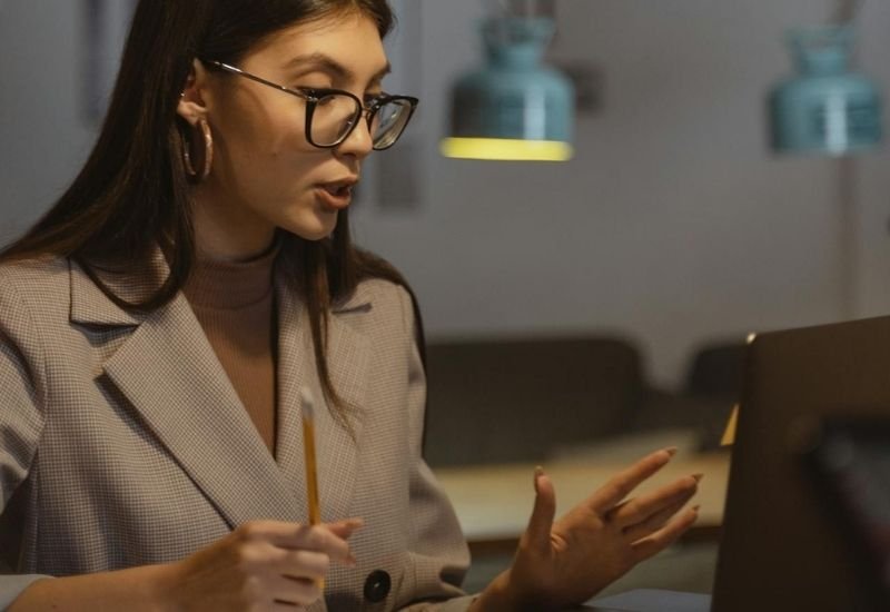 Maite-ferreira-psicóloga-clínica-psicologa-mulher-atendimento-psicologico-online-sessão-de-terapia-online-2