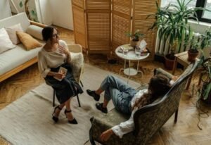 Maite-ferreira-psicóloga-clínica-psicologa-mulher-atendimento-psicologico-online-tipos-de-abordagem-terapêutica